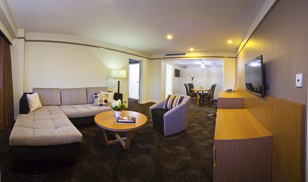Stamford Plaza Adelaide 24/48
