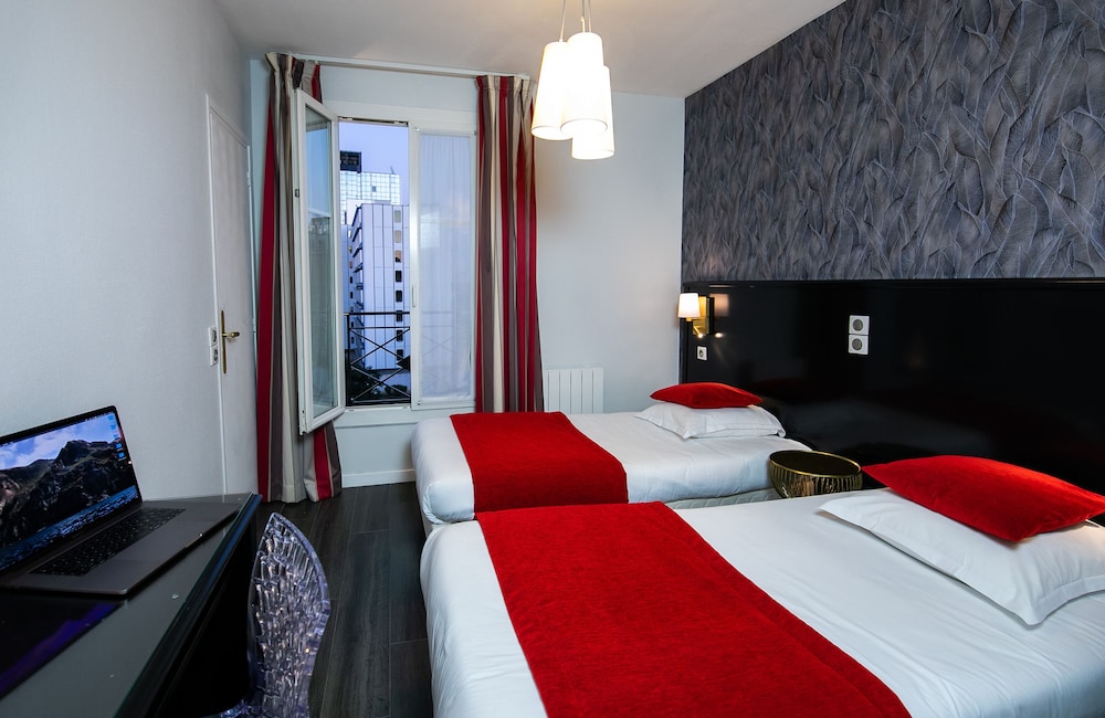ROOM, DOUBLE BED