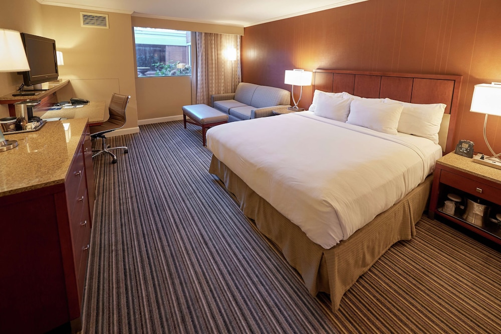 DoubleTree by Hilton Akron Fairlawn 15/50