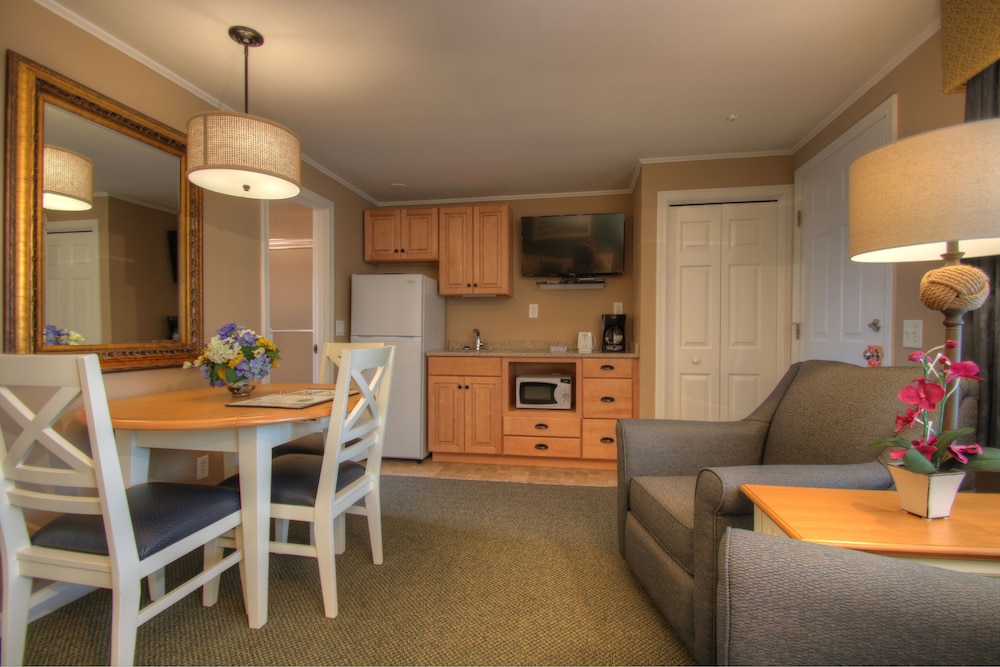 Colonial Acres Resort 31/53