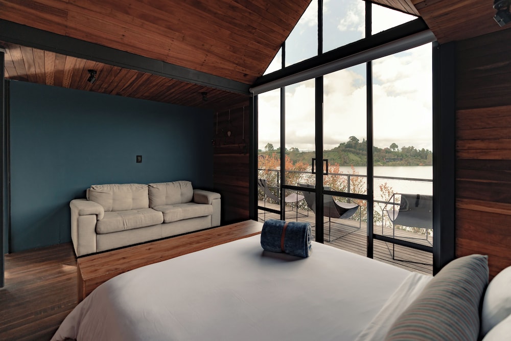 The Boato Hotel 9/46