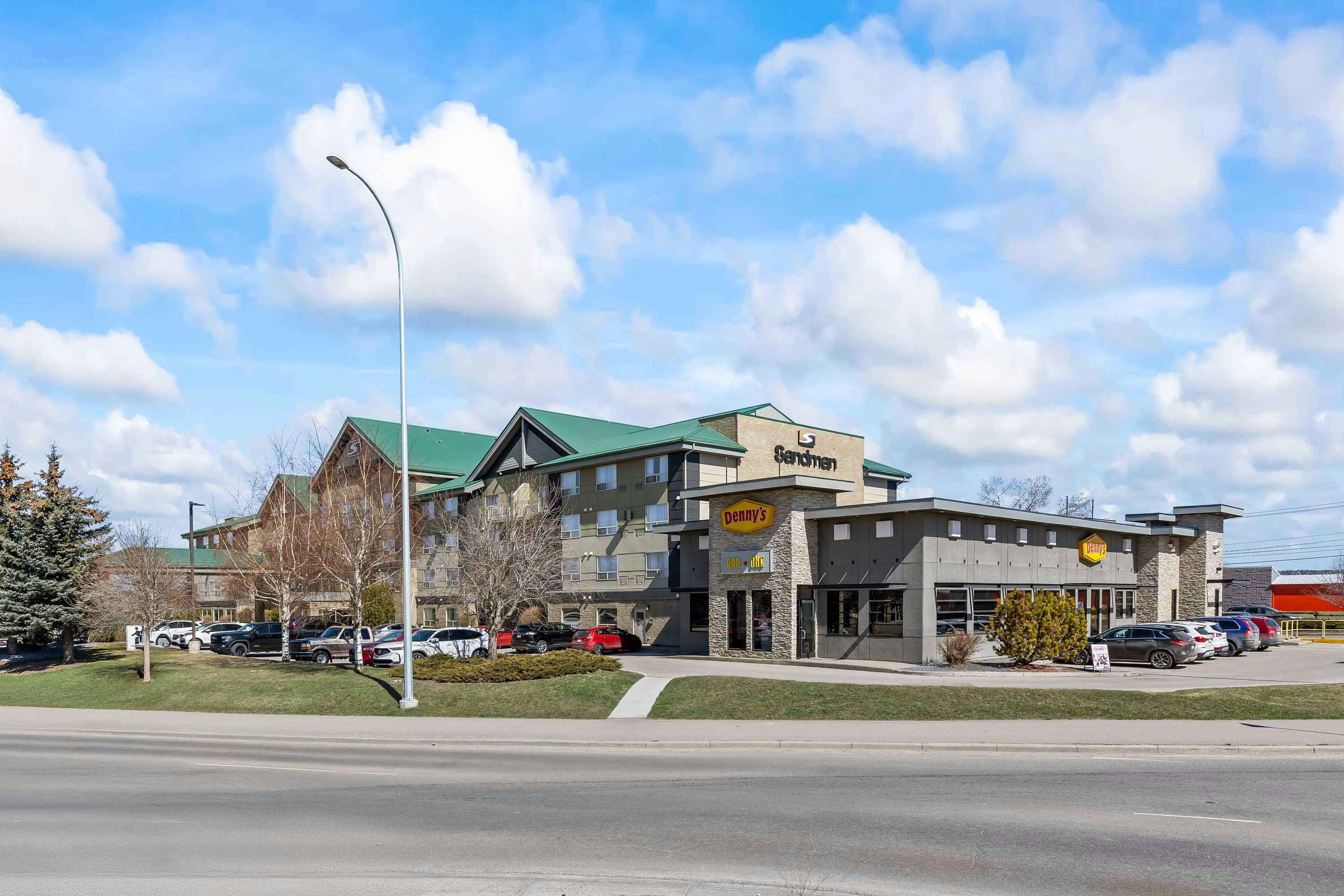 Sandman Hotel and Suites Calgary West 65/67