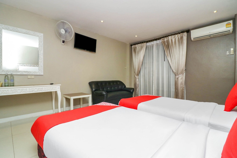 NATURAL BEACH HOTEL AND BAAN SILA 40/59
