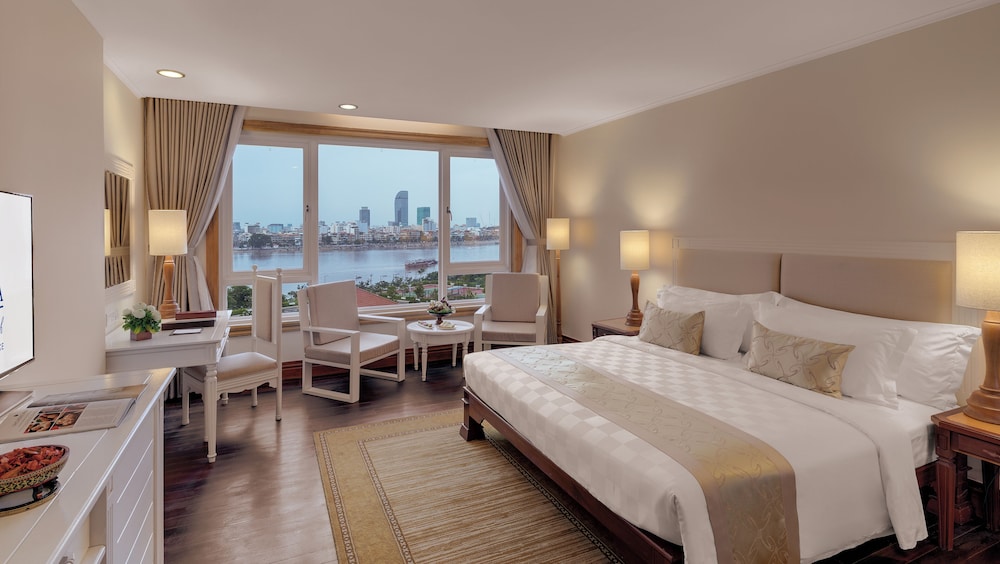 Connecting, Family, King Bed, Sokha Phnom Penh Hotel 2/9
