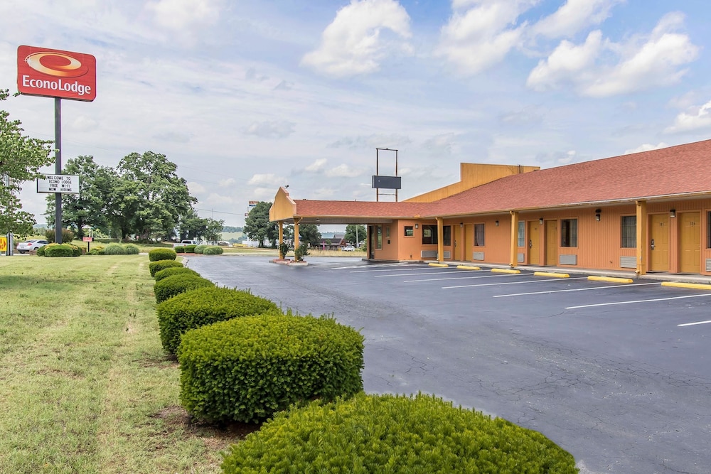 Econo Lodge Cornersville I-65 1/46