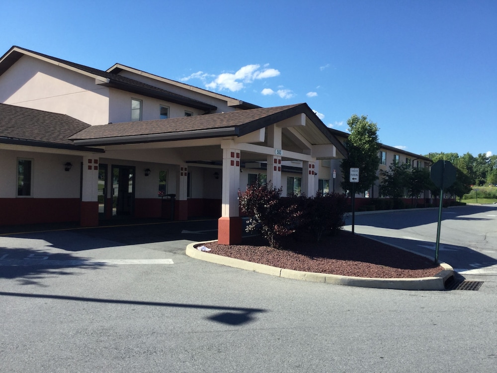 Super 8 by Wyndham Middletown 3/24