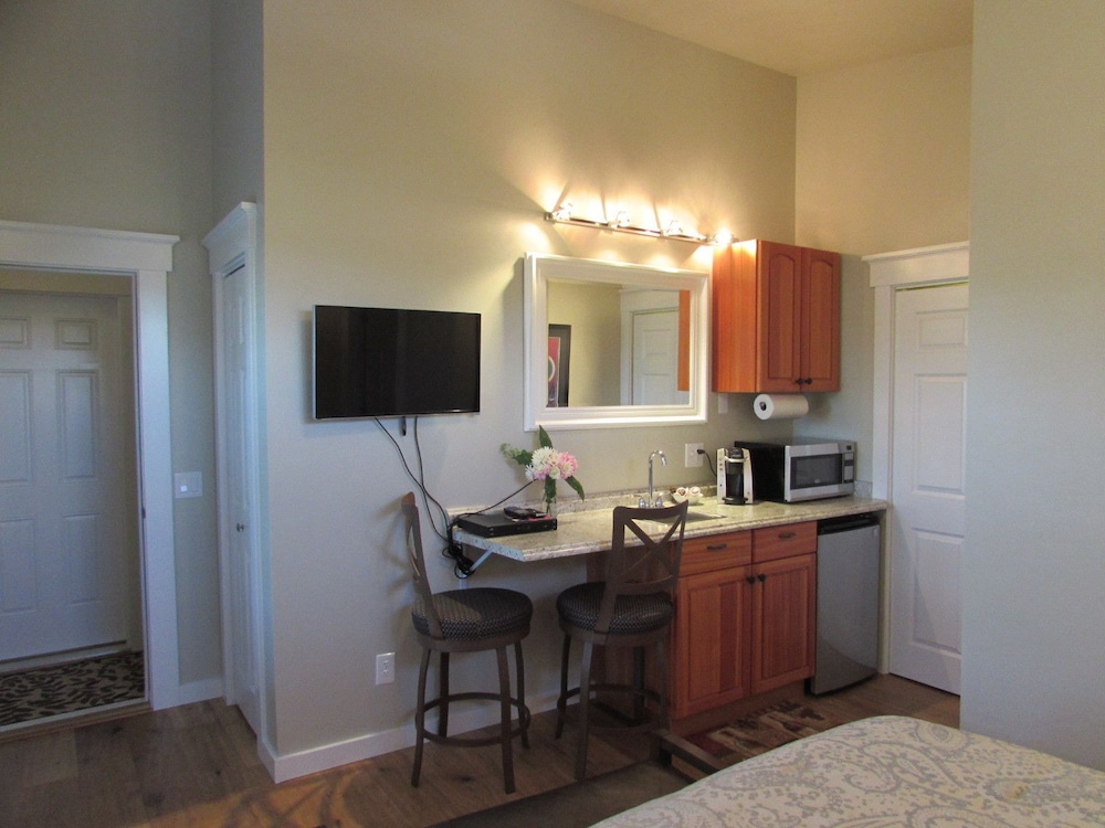 Friday Harbor Grand B&B 46/55