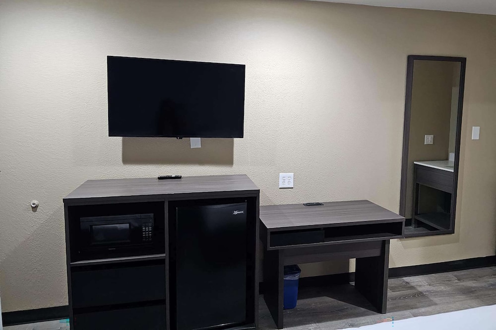 Super 8 by Wyndham Big Spring 20/28