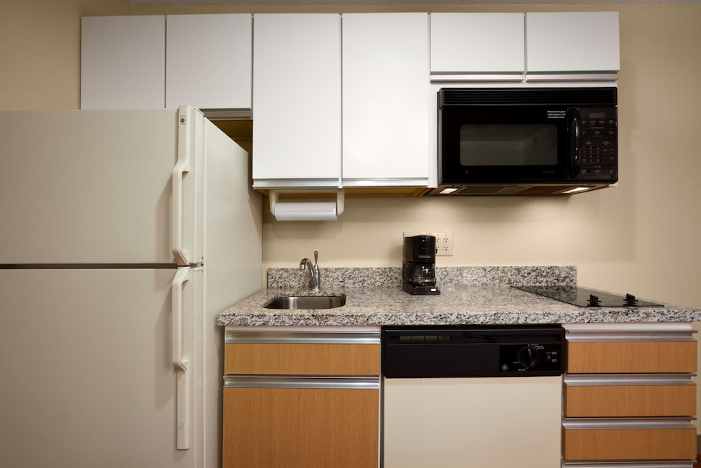 MainStay Suites Detroit Farmington Hills 28/36