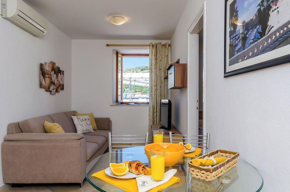 ORKA APARTMENTS 42/75