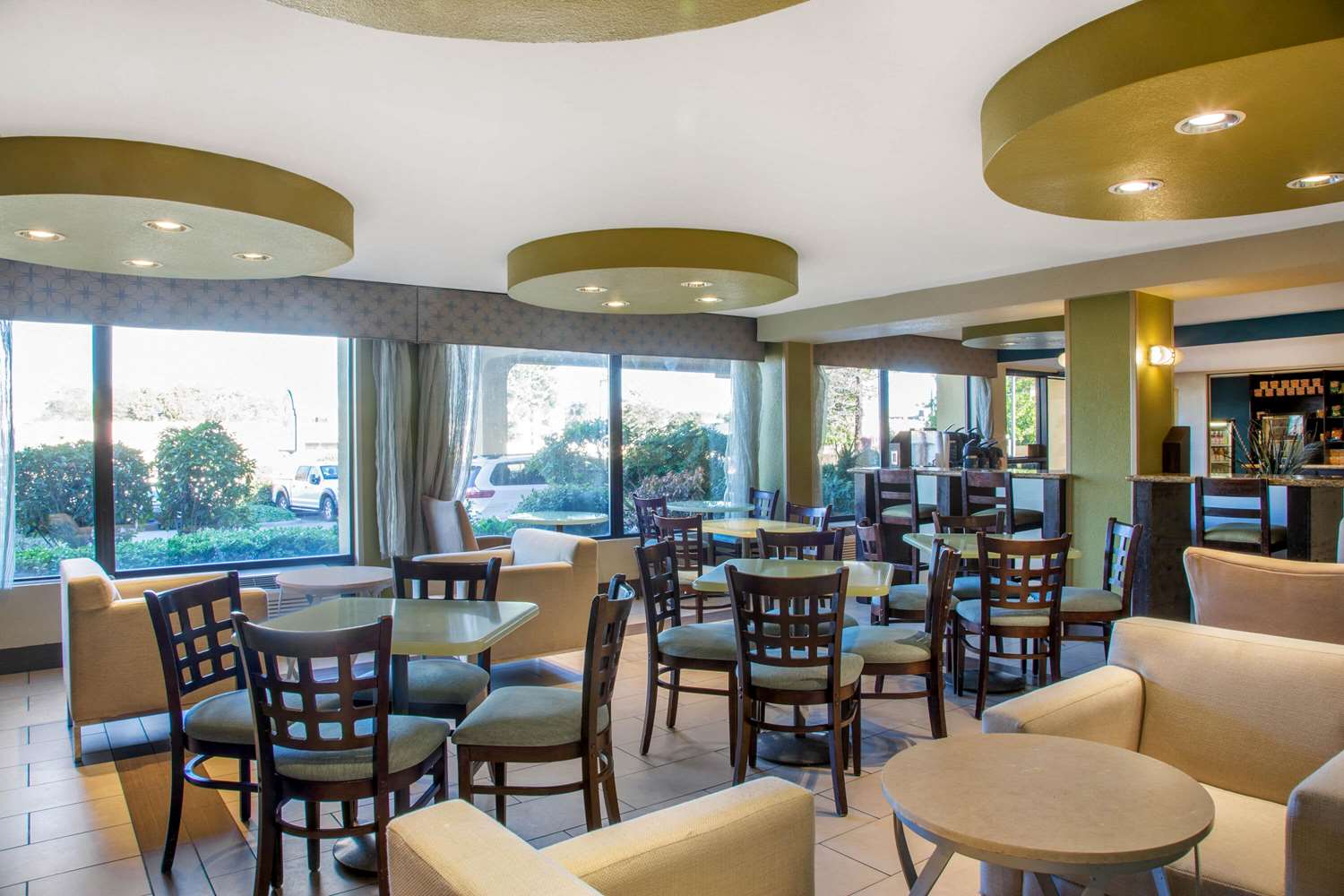 La Quinta Inn And Suites By Wyndham Oakland Airport Coliseum 32/45