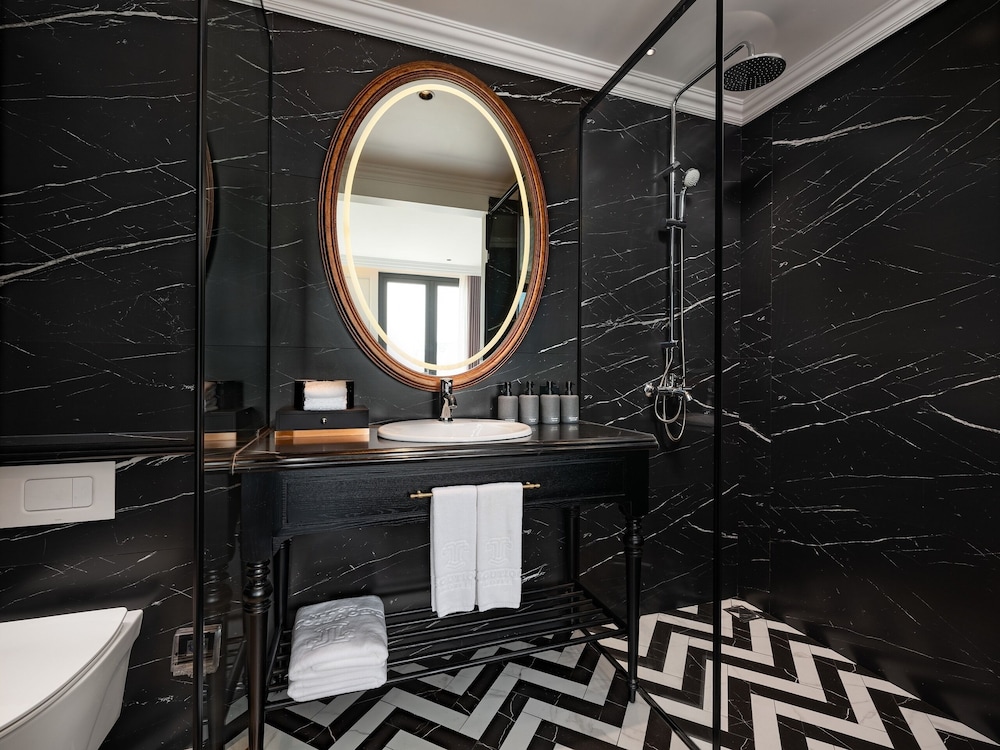 T Boutique Hotel 48/50