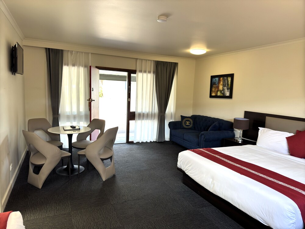 Luxury, Triple, King and Twin Beds