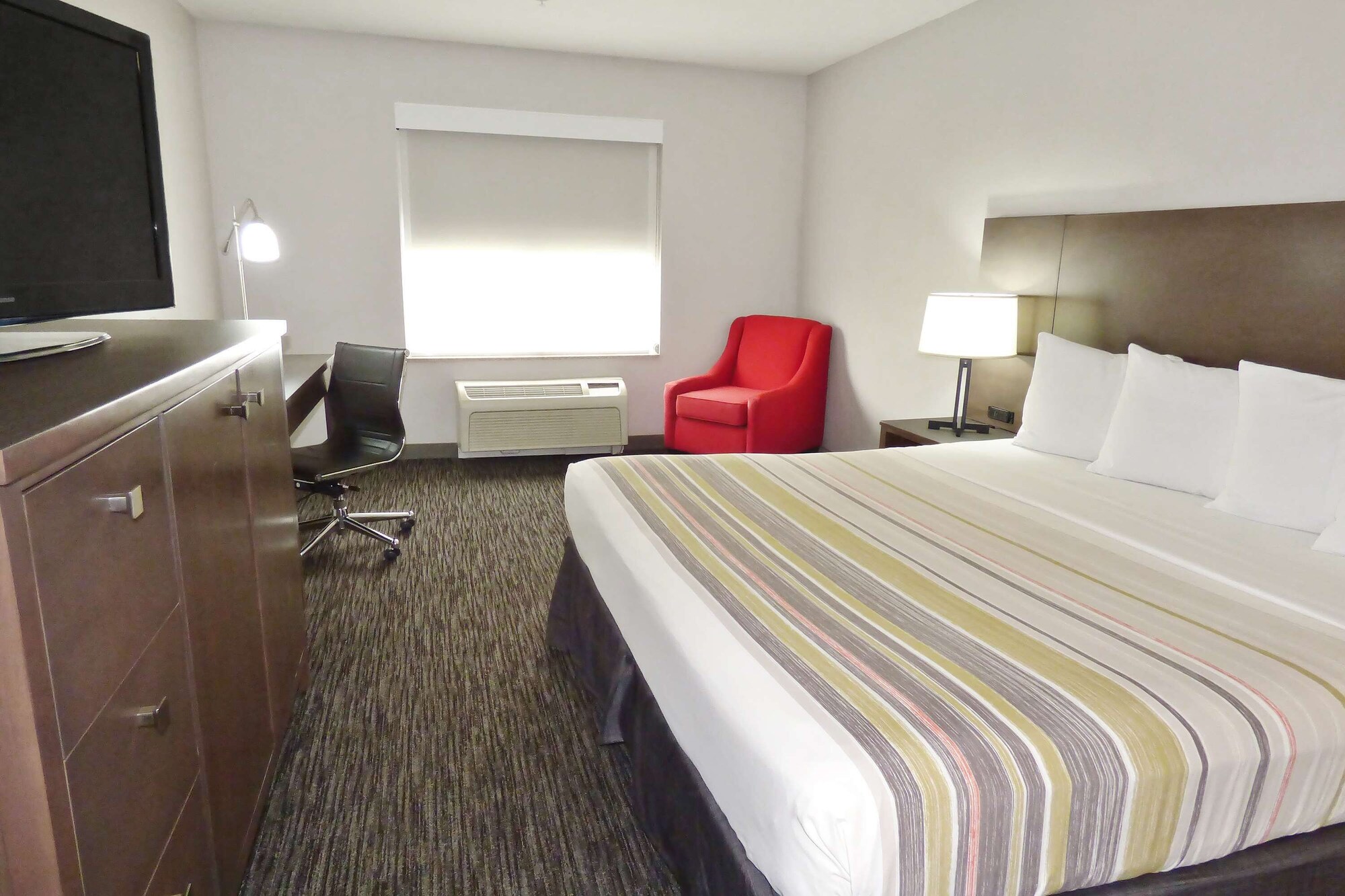 ROOM, KING BED