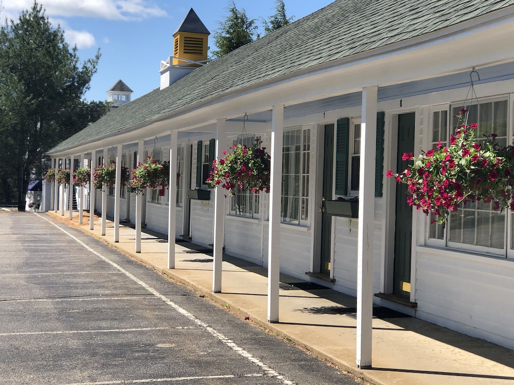 School House Inn 16/28