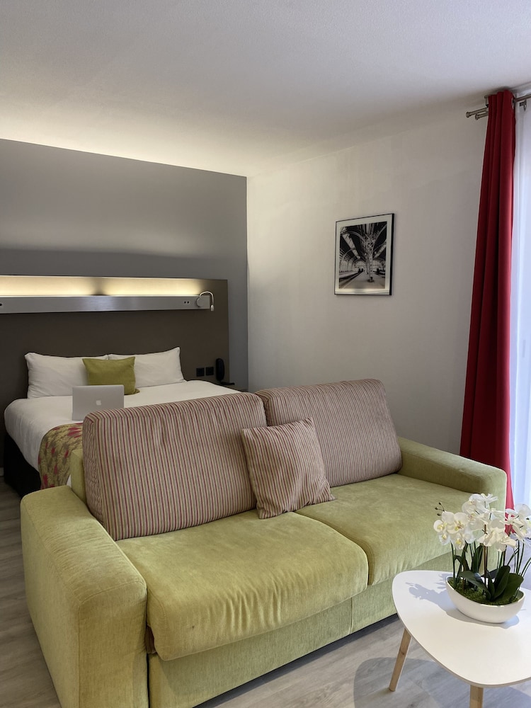 Hotel Les Domes - Perpignan Sud by Hosteletour 48/65