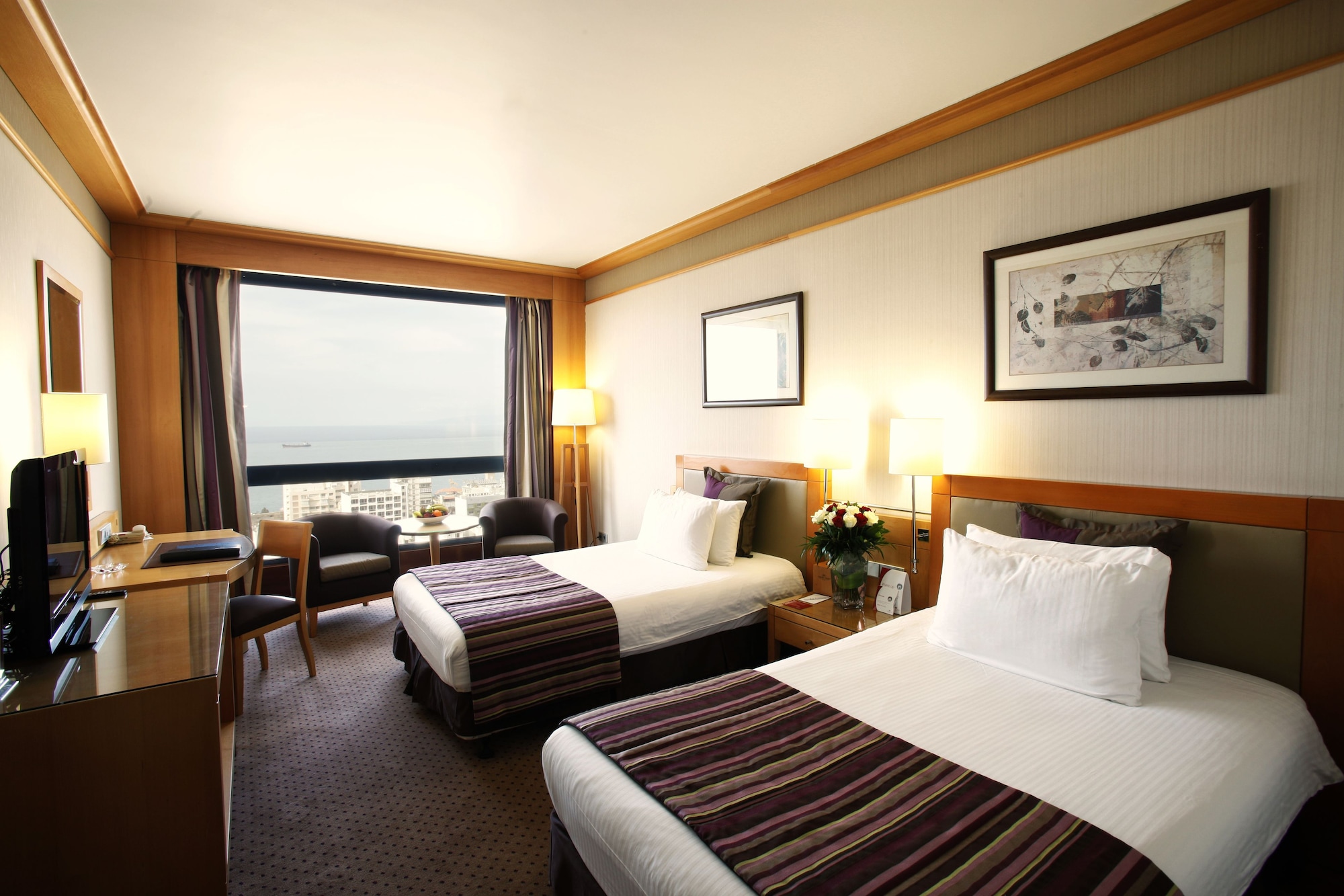 غرفة قياسية بسريرين منفصلين، Crowne Plaza Hotel Beirut 4/10