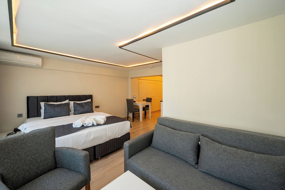 Aiza Suites 25/53