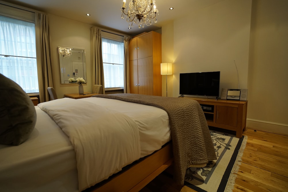 17 Hertford Street 7/42