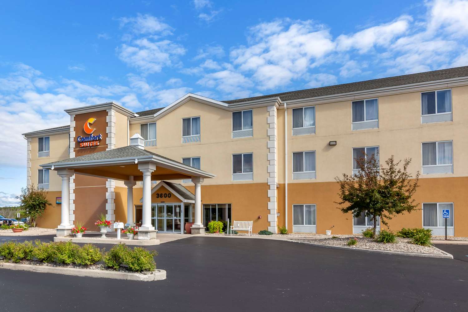 Comfort Suites Escanaba West 4/34
