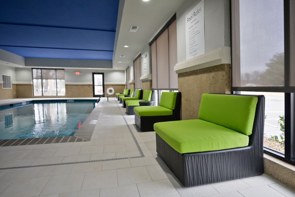 Holiday Inn Express Hotel Suites Forrest City 20/52