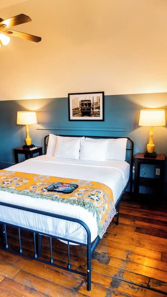 Historic Mardi Gras Inn 20/50