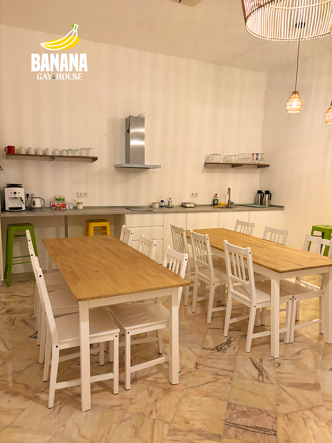 Banana Gay House 20/26