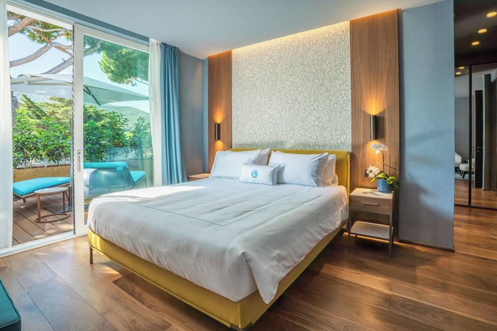 Master, Suite, King Bed, Sea Side, Sofa, Hot Tub