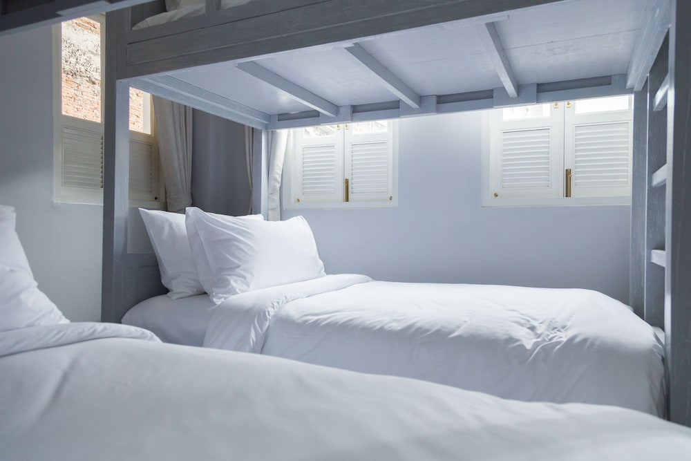 Friends and Deluxe, Quadruple, 2 Bunk Beds