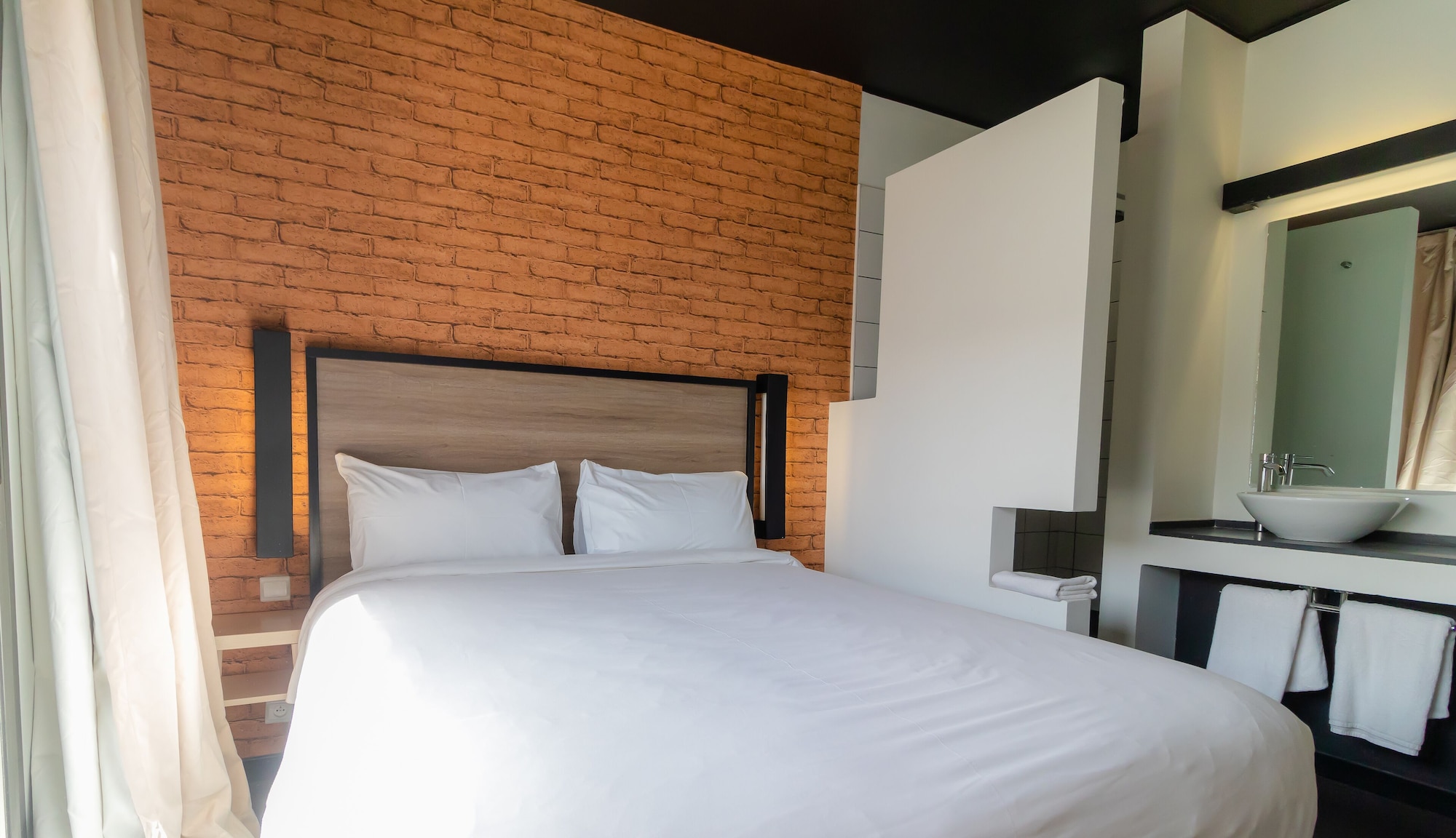 Italian, Standard, Queen Bed