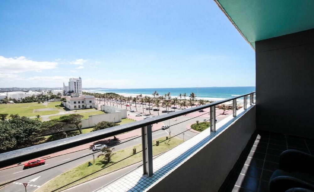Blue Waters Hotel 46/50