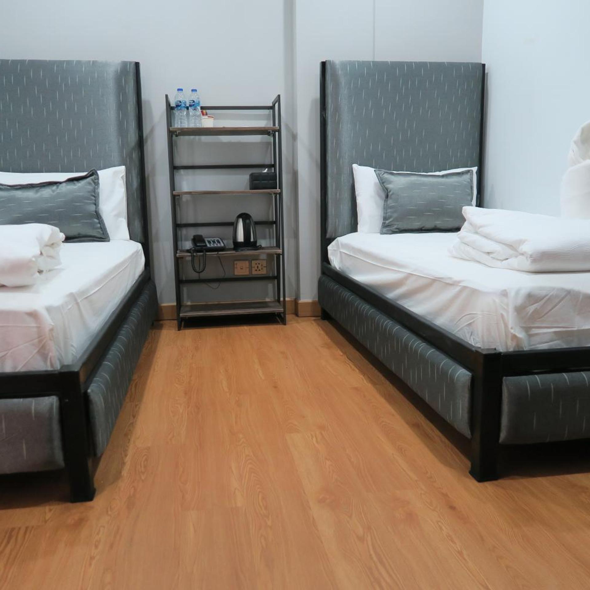 غرفة بسريرين منفصلين بحمام مشترك، The Mira Hotel Chiang Rai 2/10