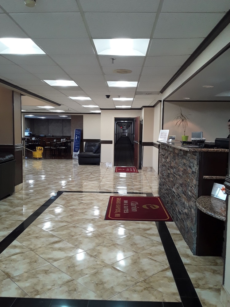 Clarion Inn and Suites Grand Rapids Airport 7/63
