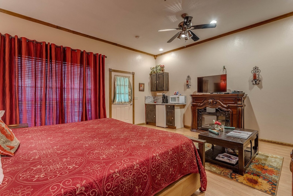 Whispering Pines Bed Amp Breakfast 15/69