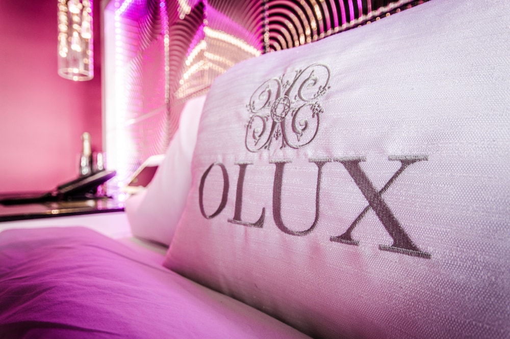 Olux Hotel Motel Suites 32/71