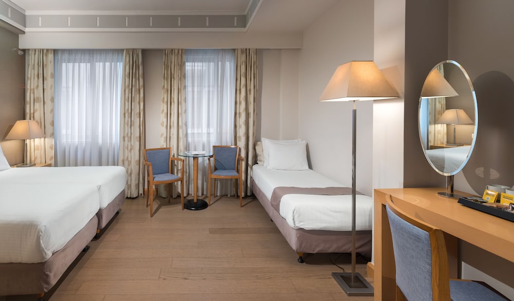 Central Athens hotel 13/29