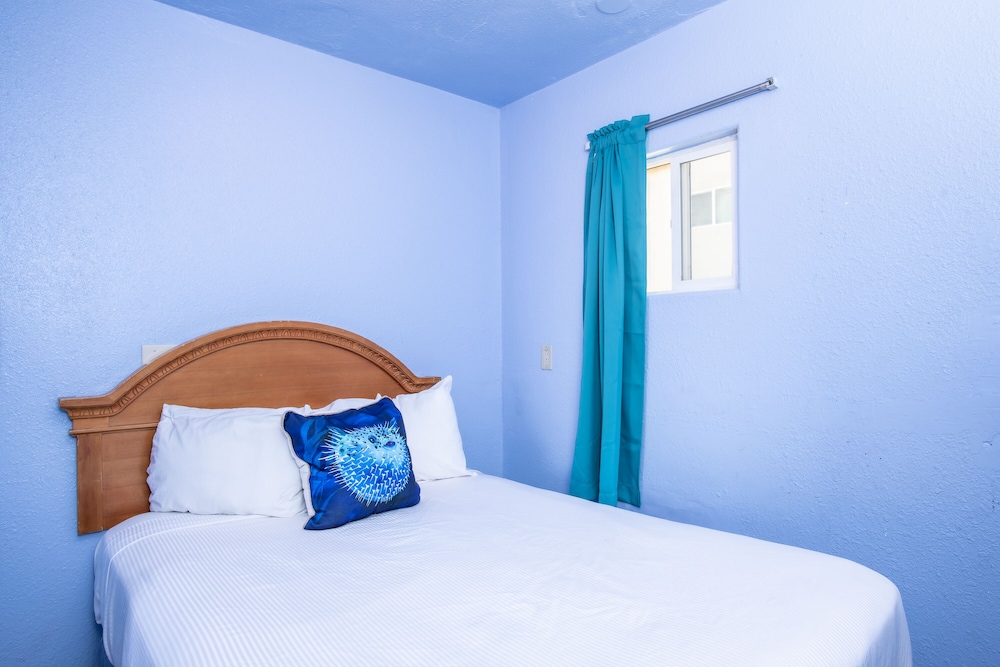 Aqua Breeze Inn 23/55