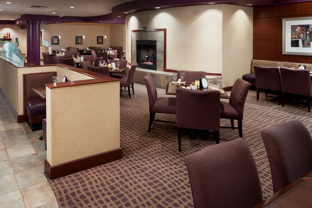 DoubleTree Suites by Hilton Cincinnati - Blue Ash 26/38