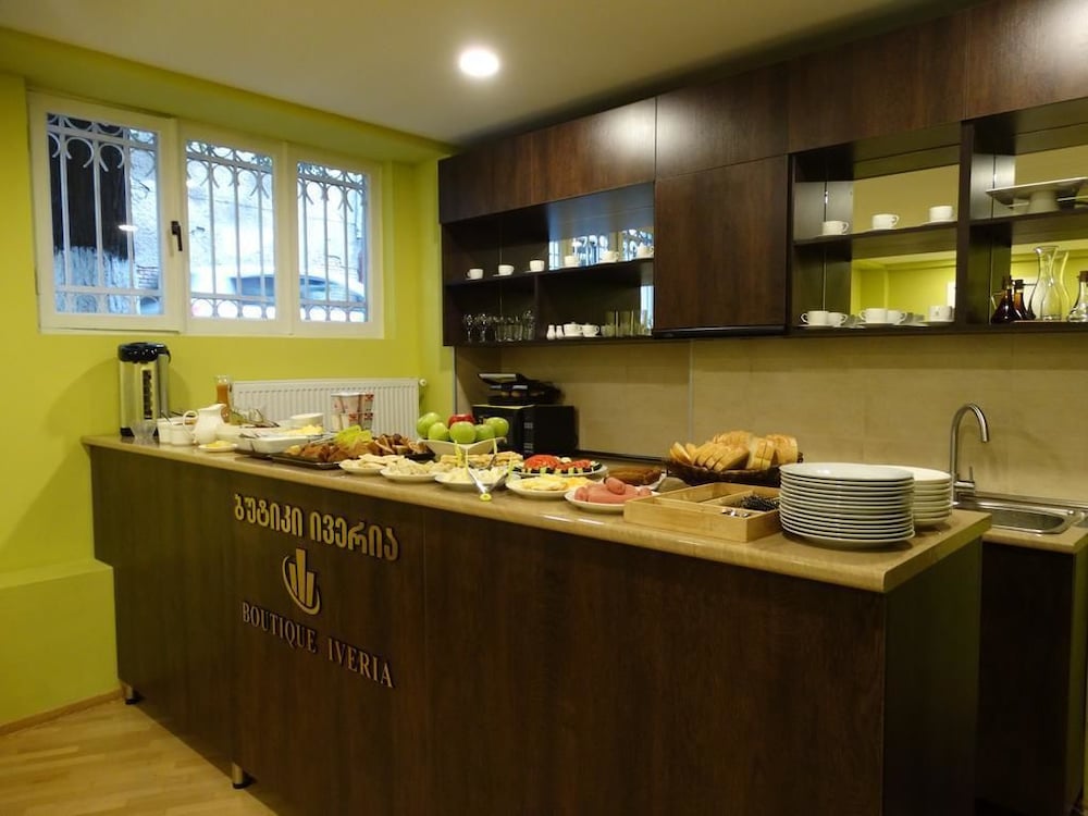 Hotel Iveria 4/50