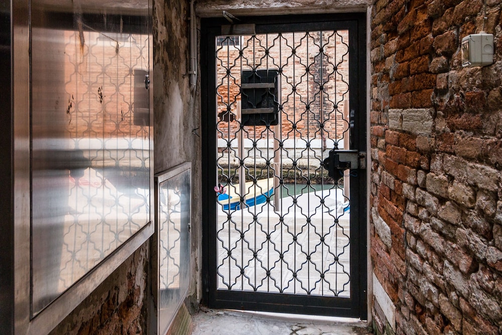 Corderie de la Tana Biennale Exhibition 8/28