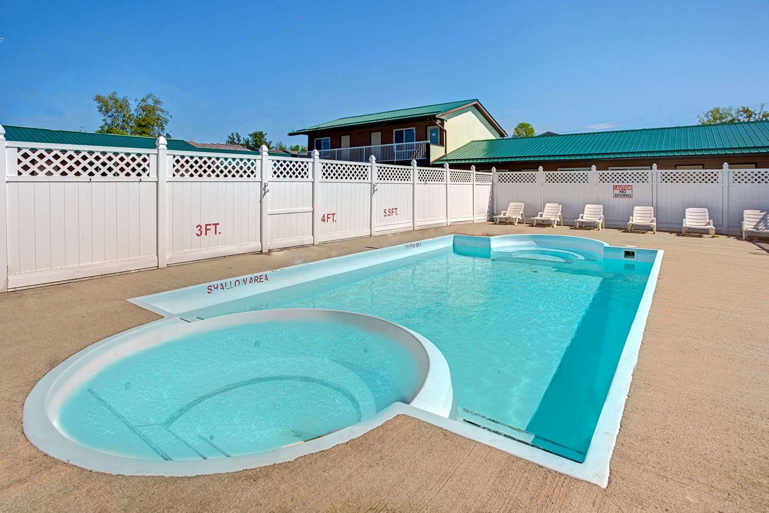 Howard Johnson by Wyndham Gananoque 25/30