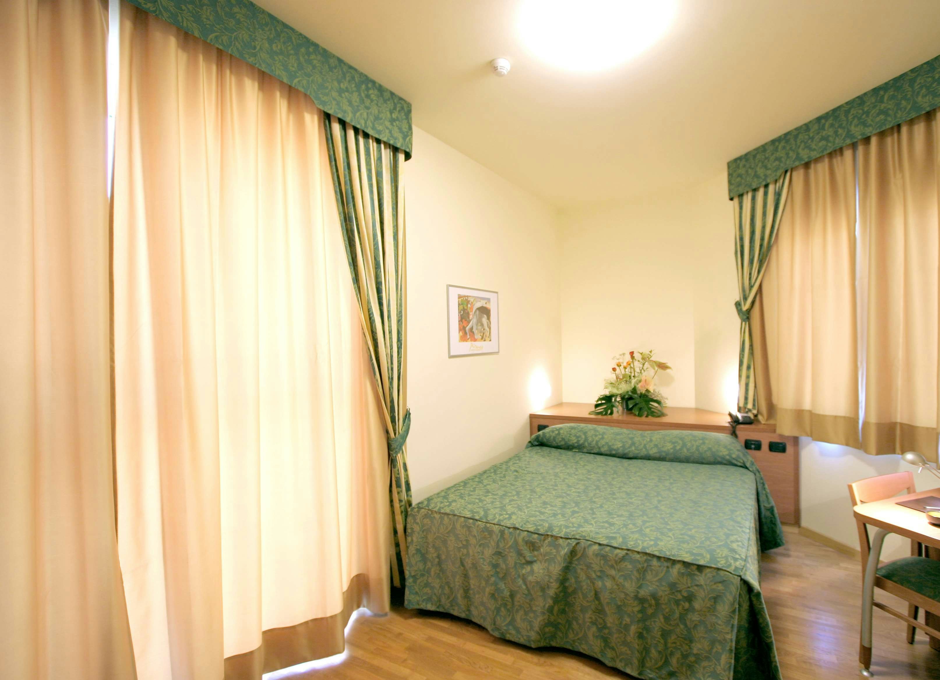 Dama Hotel 10/16