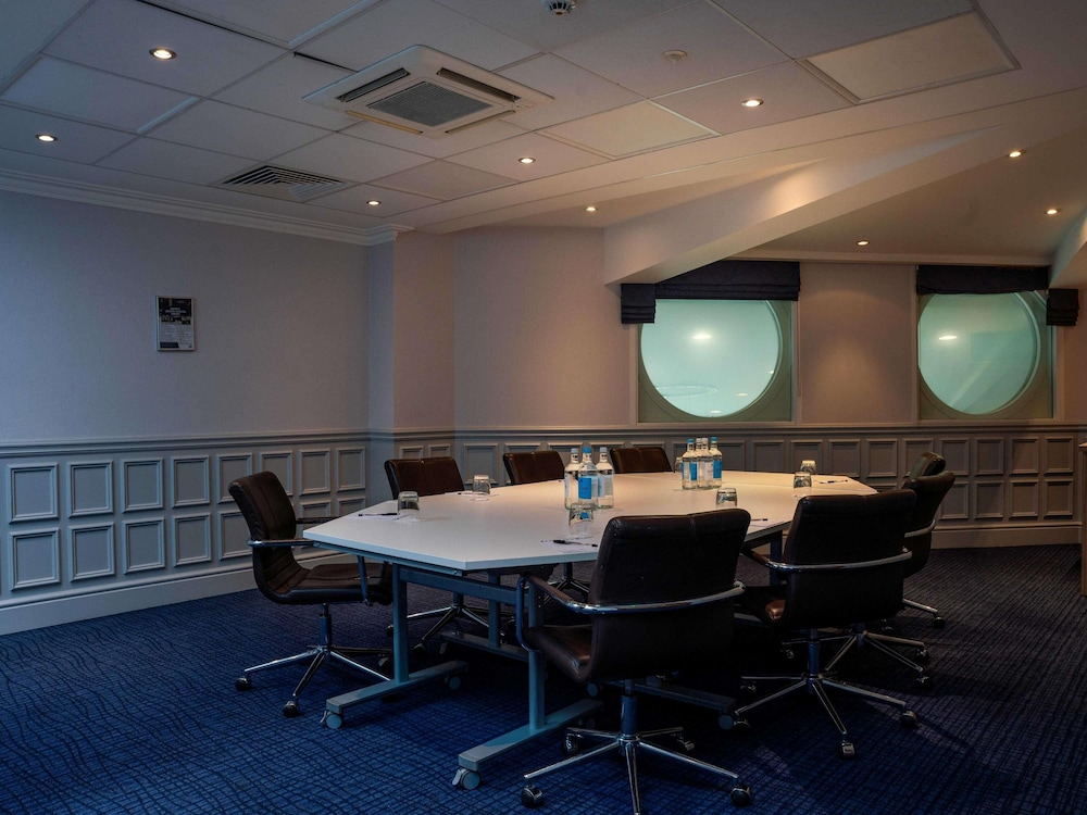 NOVOTEL LONDON STANSTED AIRPORT 62/69