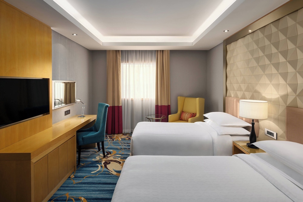 TOWER, SUITE, TWIN BEDS