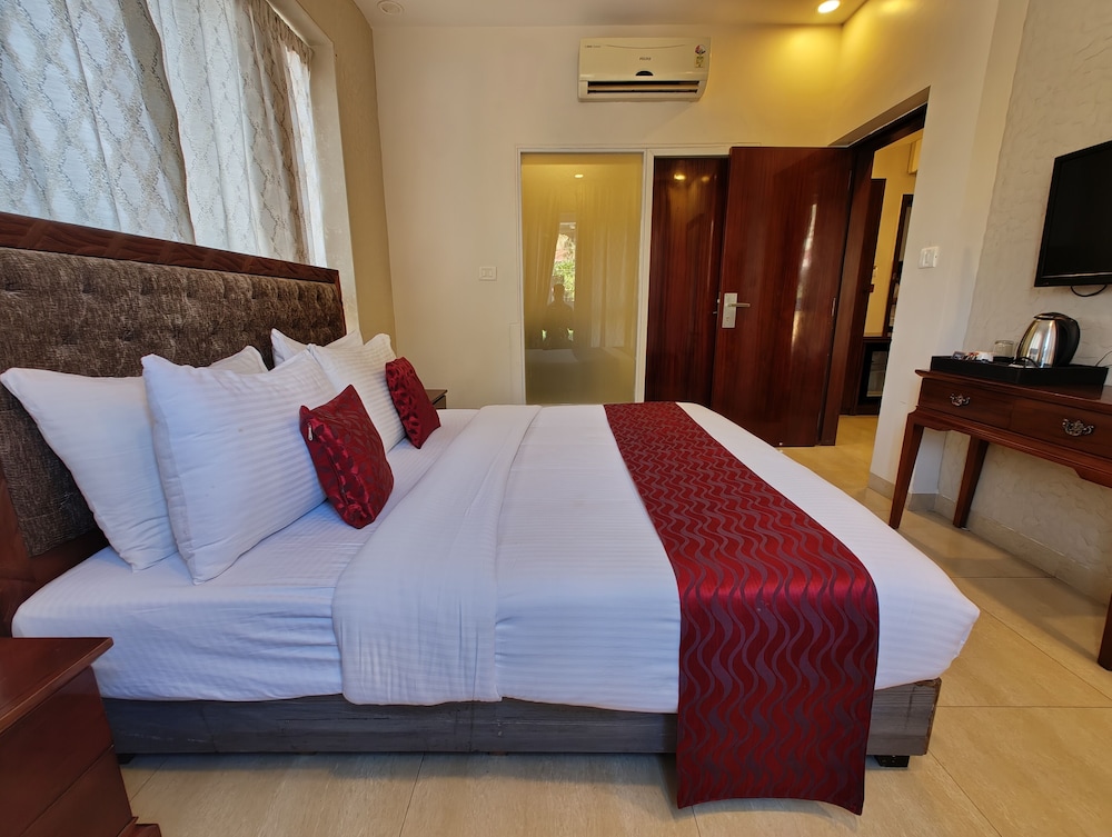 Divine Boutique Hotel Panchgani 12/24
