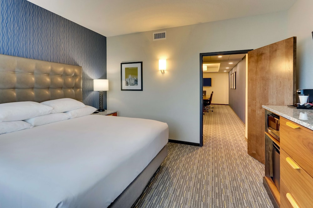 2 Rooms, Mee, Suite, King Bed, Sofa, Accessible