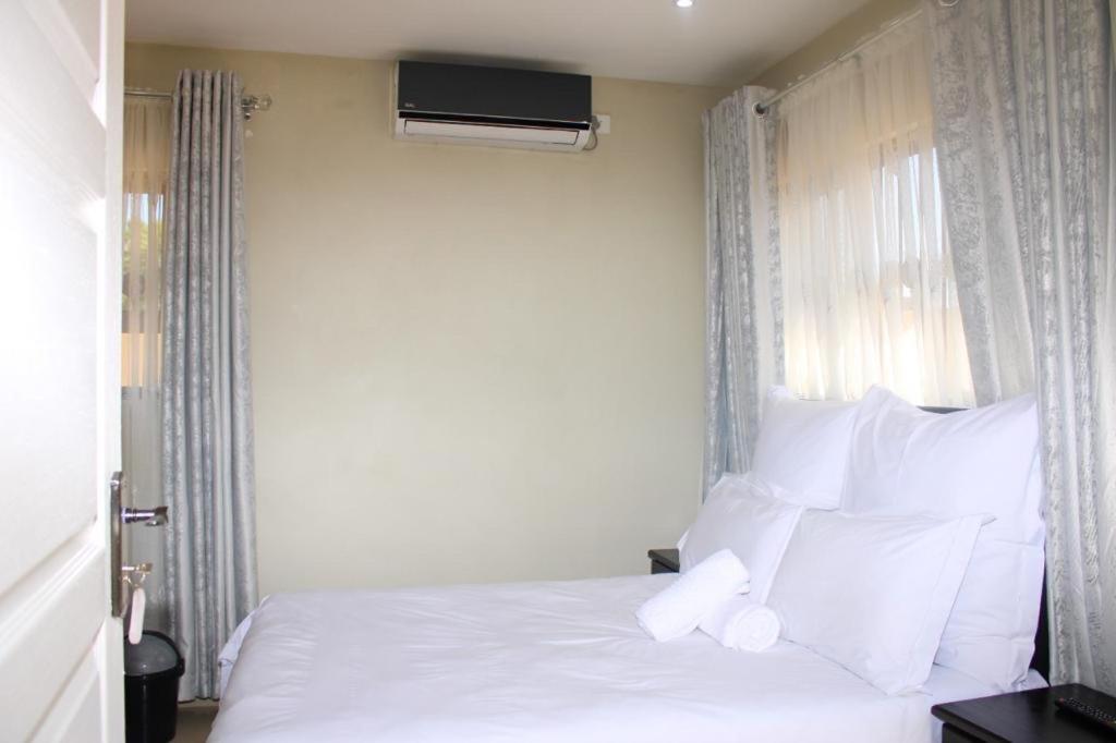 Langelihle Accommodation in Margate 8/37