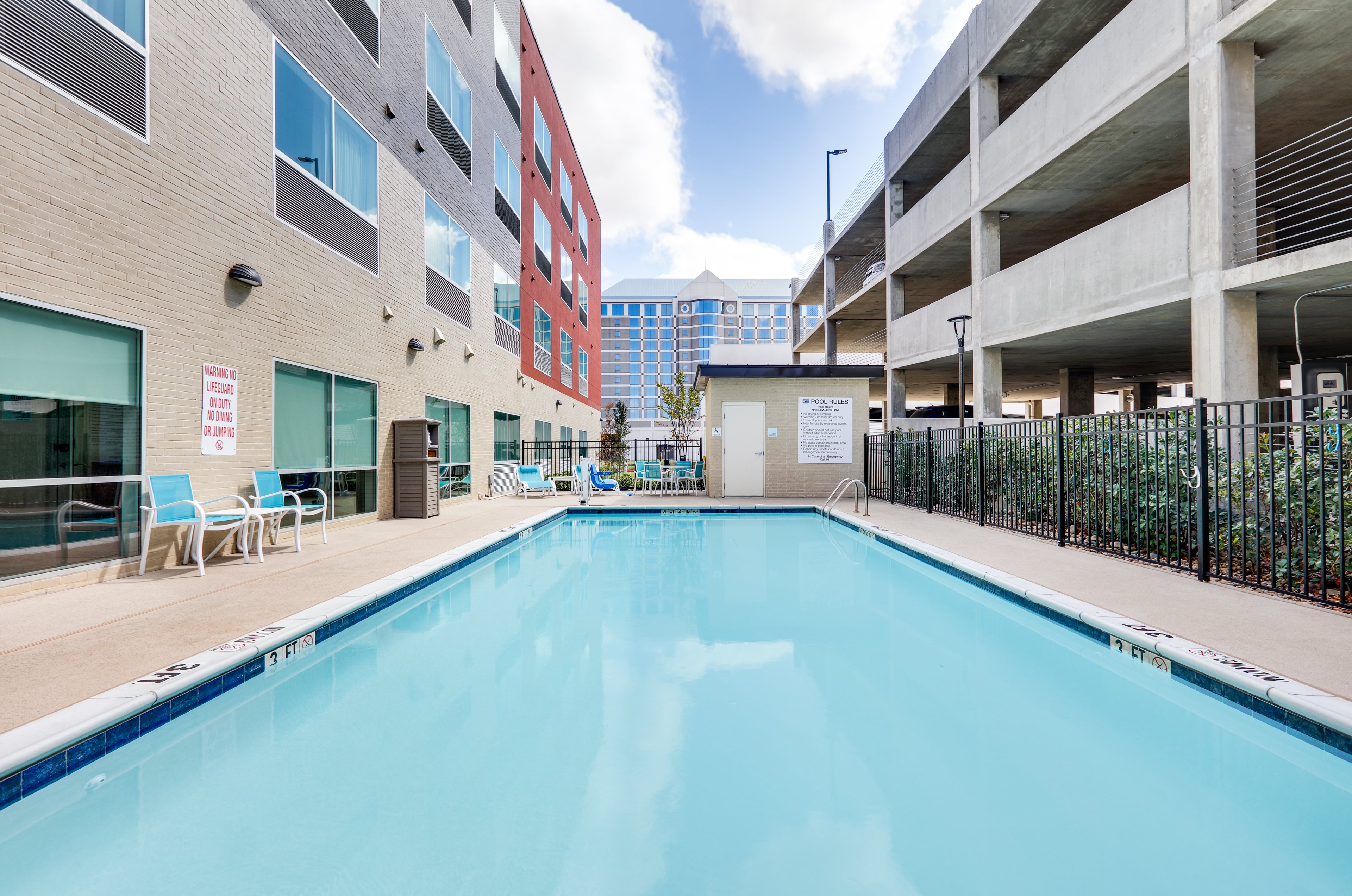 Holiday Inn Express Suites Farmers Branch 65/70