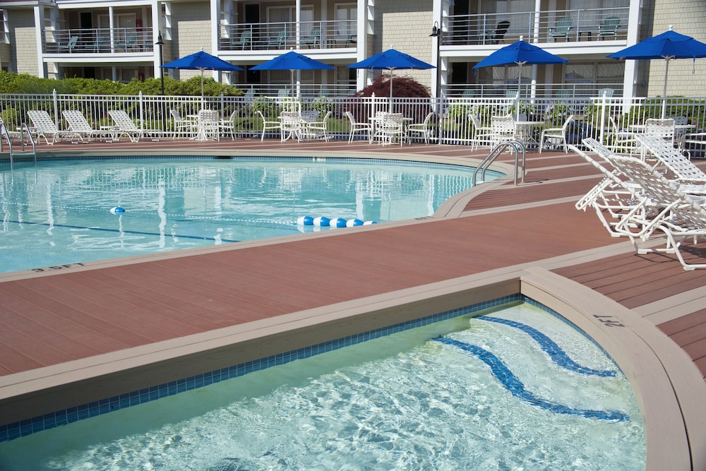 Hyannis Harbor Hotel 3/33
