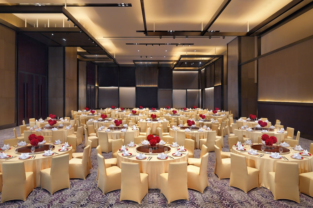 Hyatt Regency Tianjin East 69/73